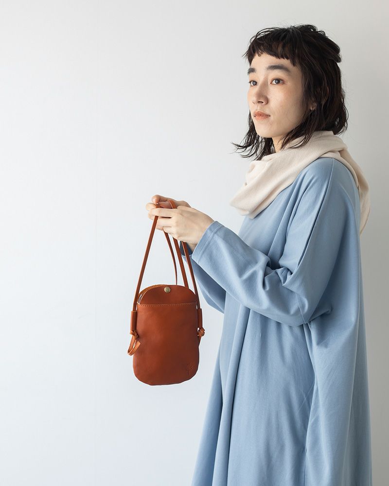 ポシェットの色：キャメル