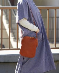 【美品】Kanmi. /カンミ ドロップツリー サコッシュ　本革 レザー 日本製 荷物を少なく身軽に「ドロップツリー サコッシュ（M）」 | Kanmi