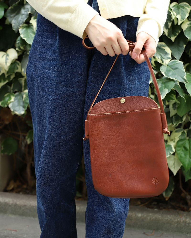 【美品】Kanmi. /カンミ ドロップツリー サコッシュ　本革 レザー 日本製 荷物を少なく身軽に「ドロップツリー サコッシュ（M）」 | Kanmi