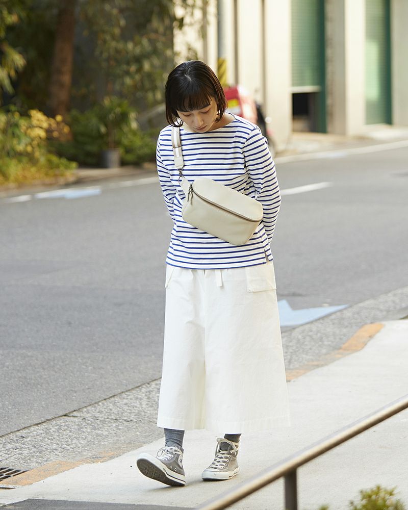 ボディバッグの色：バニラ