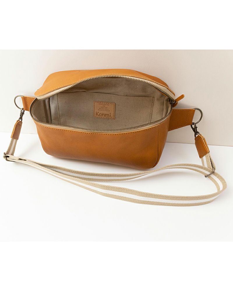 ボディバッグの色：キャメル(終売）