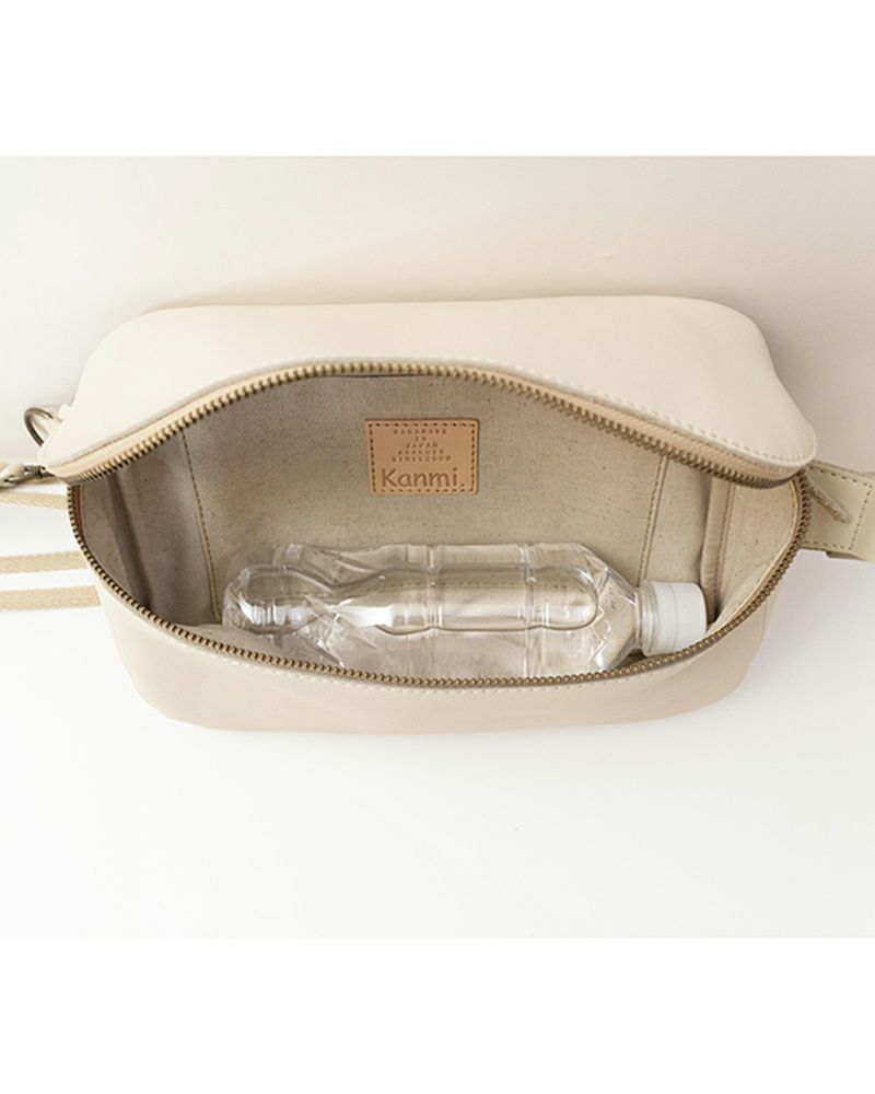 ボディバッグの色：バニラ