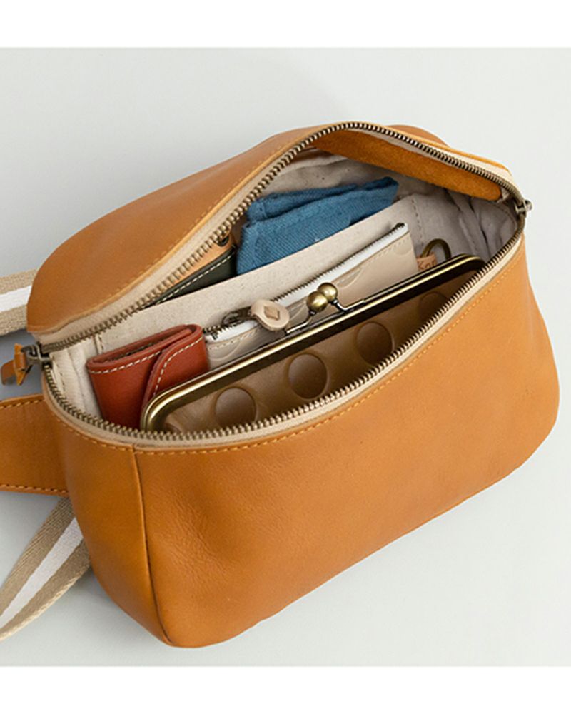 ボディバッグの色：キャメル(終売）