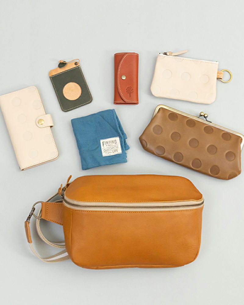 ボディバッグの色：キャメル(終売）