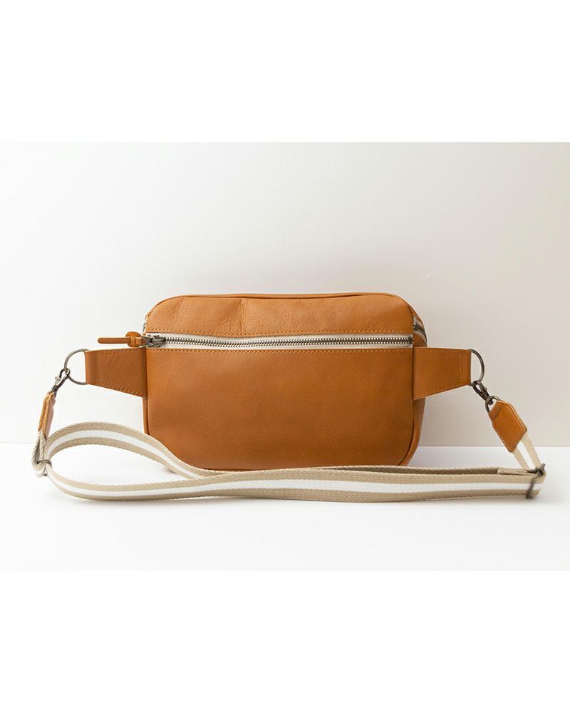 ボディバッグの色：キャメル(終売）