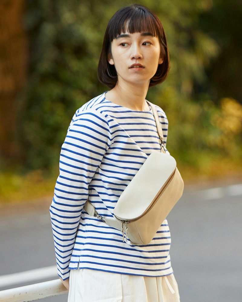 ボディバッグの色：バニラ