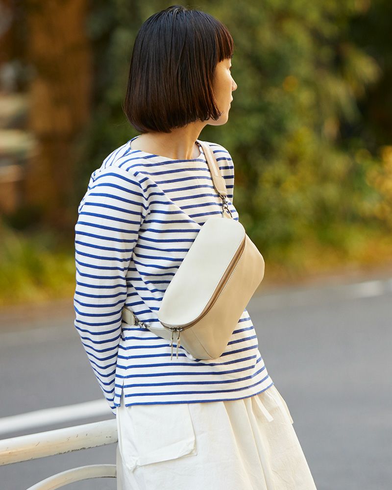 ボディバッグの色：バニラ