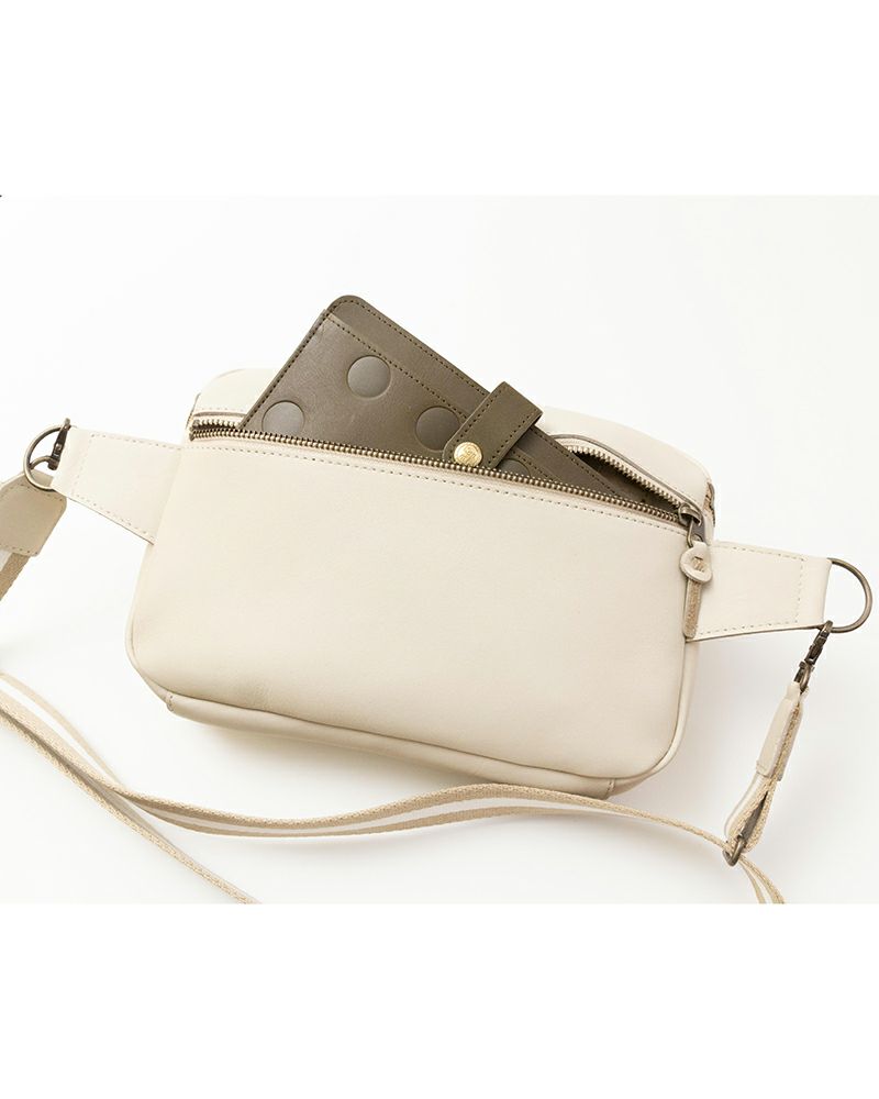 ボディバッグの色：バニラ