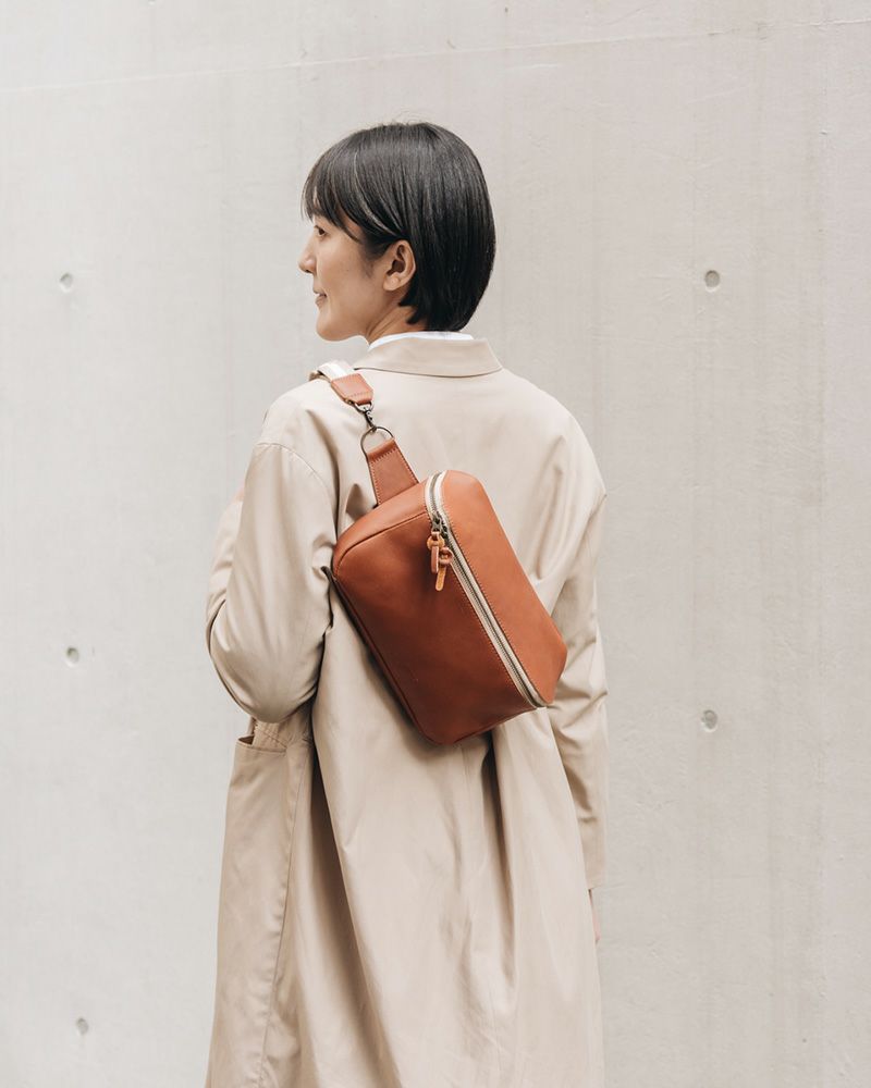 ボディバッグの色：レンガ（限定色）