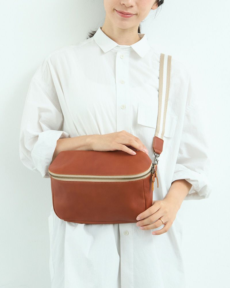 ボディバッグの色：レンガ（限定色）