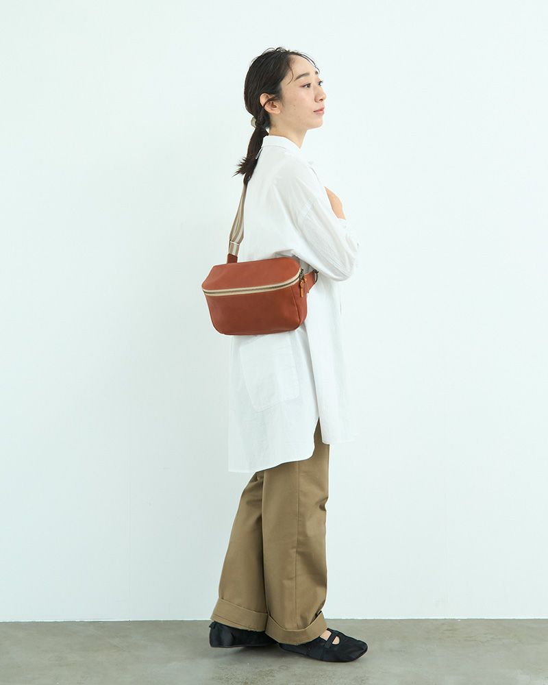 ボディバッグの色：レンガ（限定色）