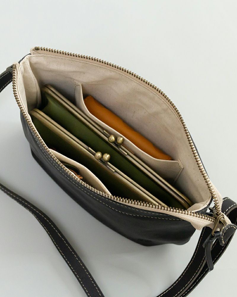 ポシェットの色：クロ