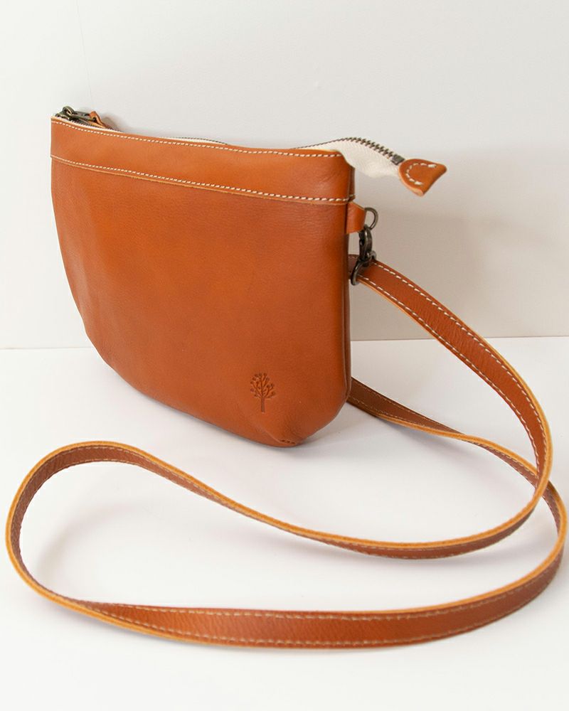 ポシェットの色：キャメル