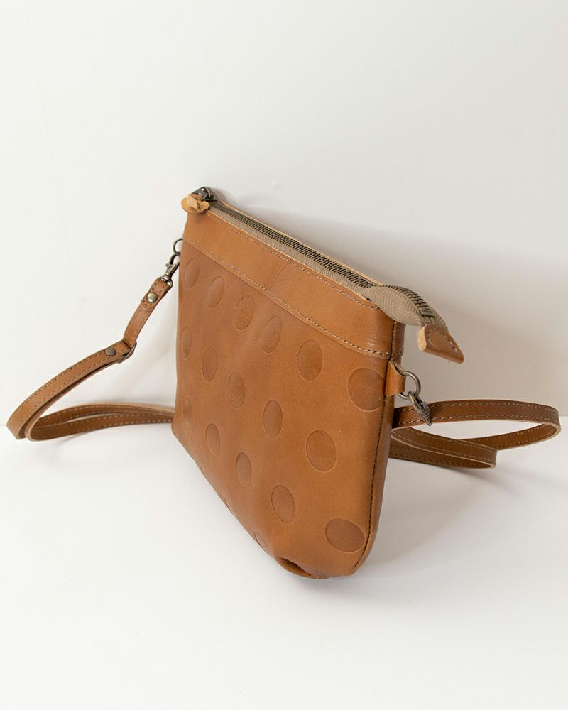 ポシェットの色：アッシュグレー