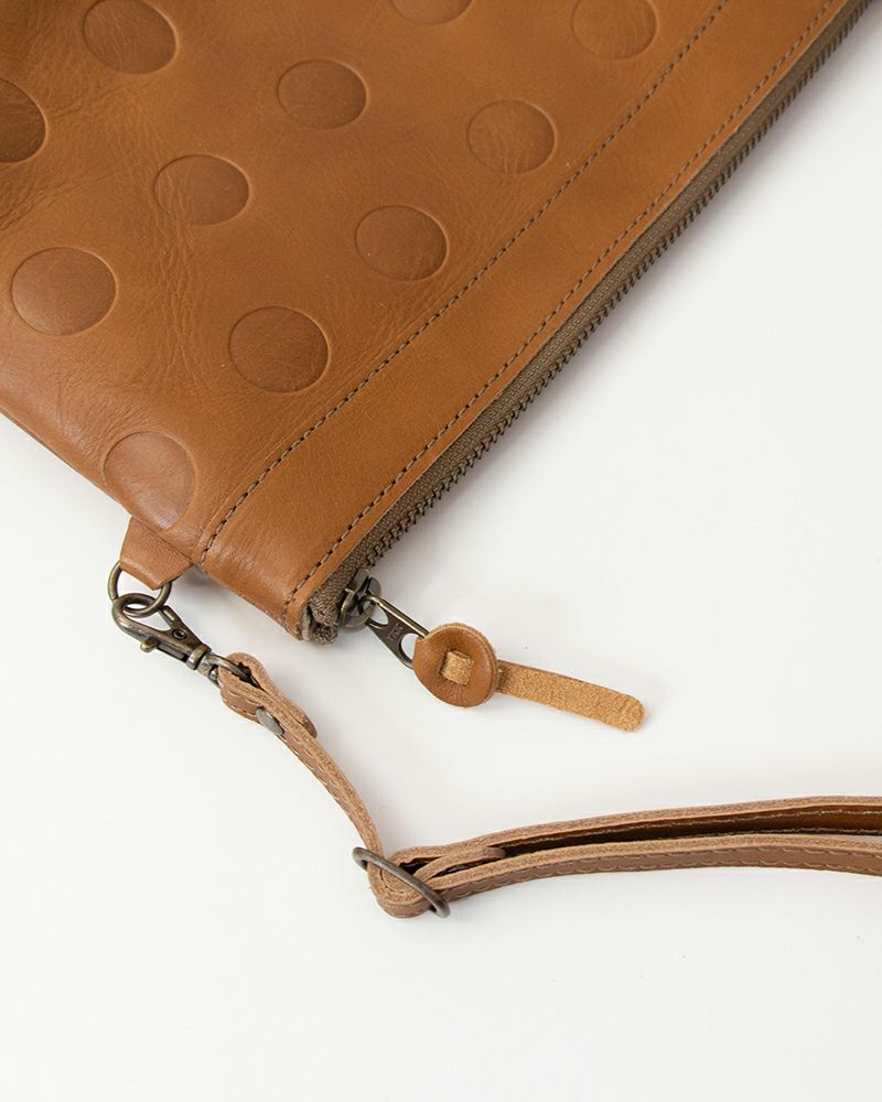 ポシェットの色：アッシュグレー