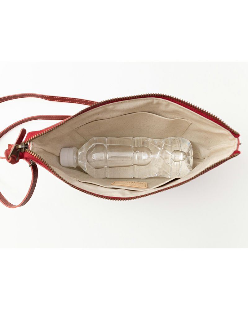 ポシェットの色：チェリーレッド