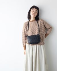 ポシェットの色：ブラック