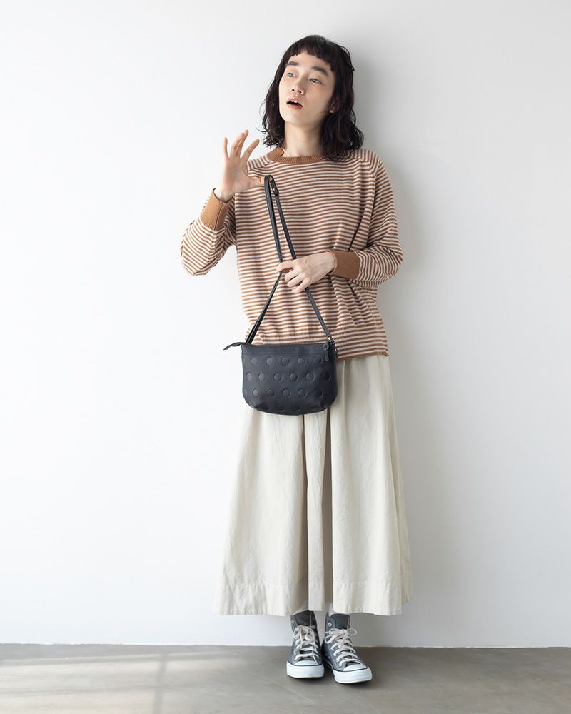 ポシェットの色：ブラック