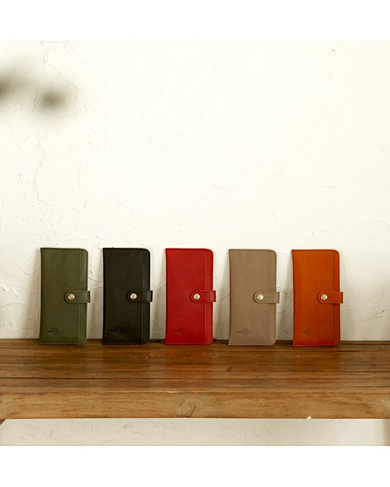 長財布の色：左から　グリーン・クロ・レッド・モカグレー・キャメル