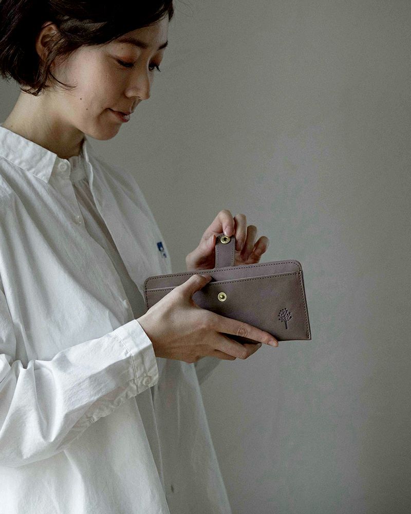 長財布の色：モカグレー