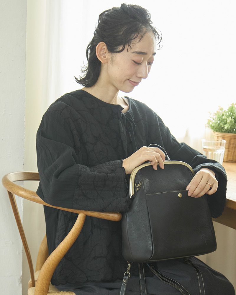 がま口バッグの色：クロ