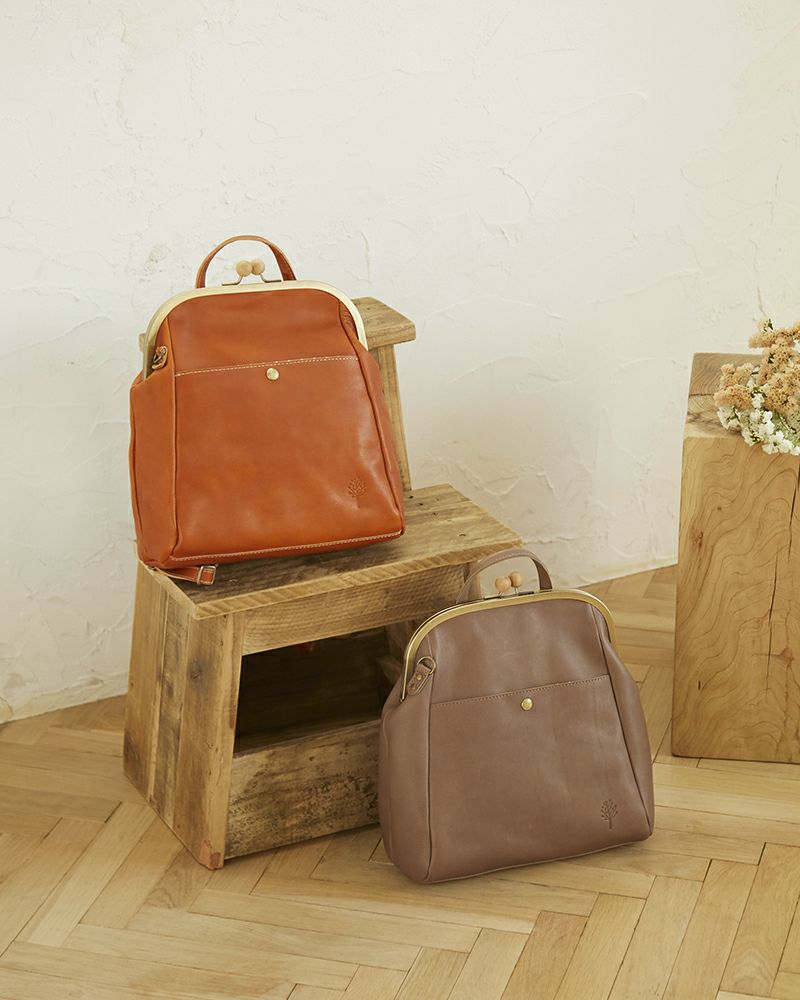 がま口バッグの色：左上から　キャメル・モカグレー