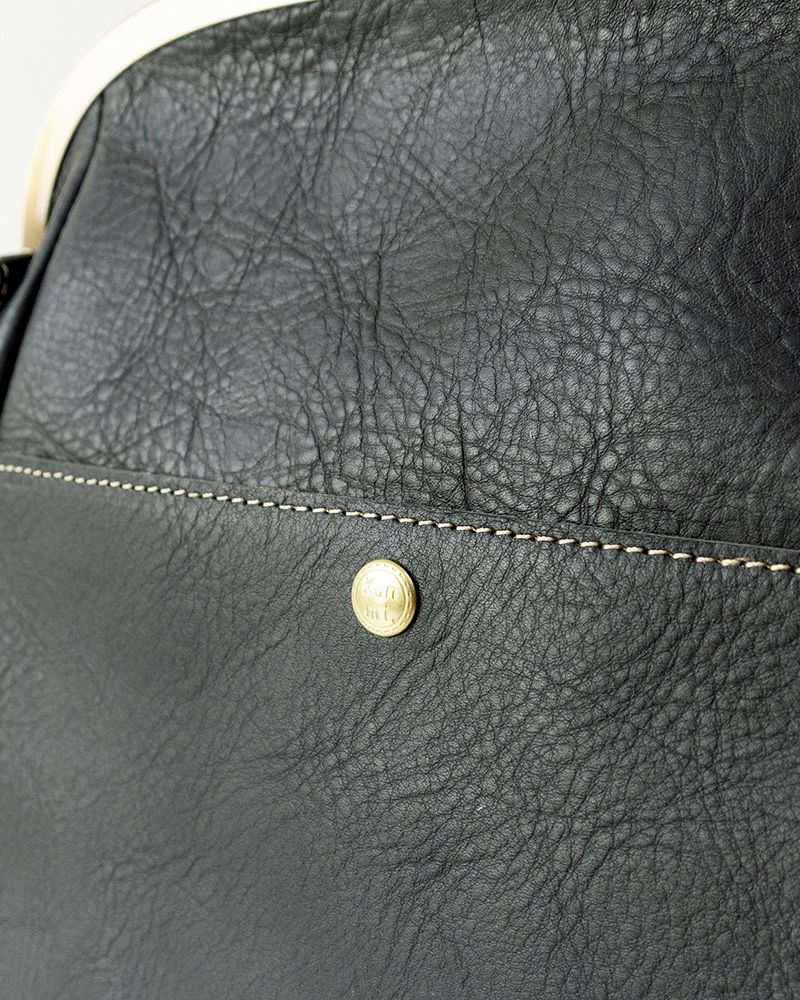 がま口バッグの色：クロ