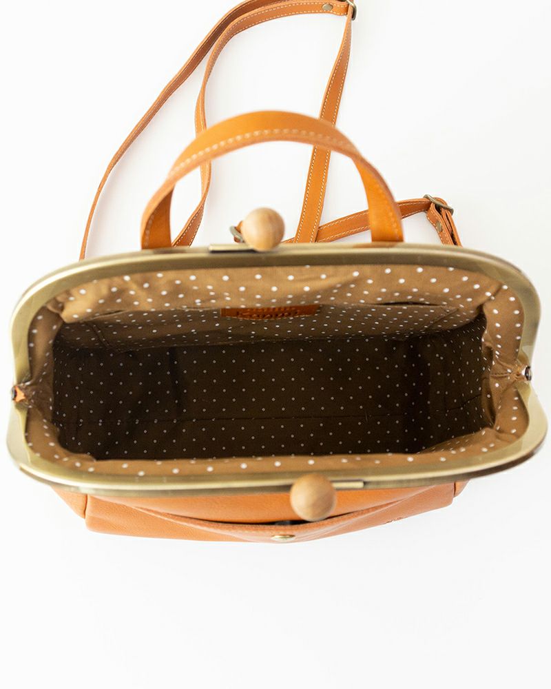 がま口バッグの色：キャメル