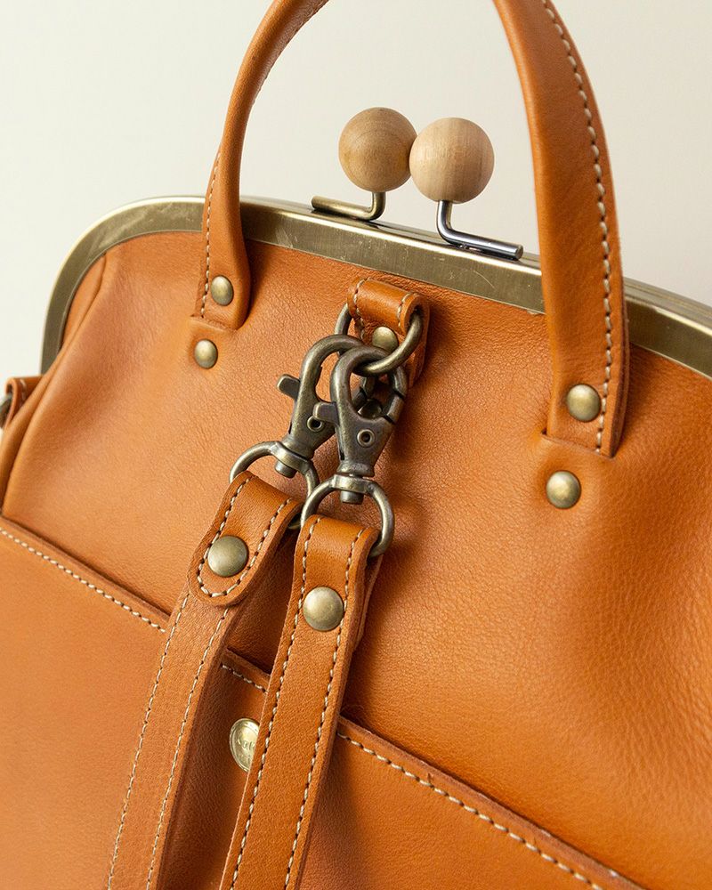 がま口バッグの色：キャメル