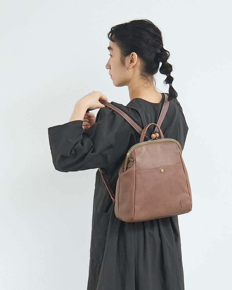 がま口バッグの色：モカグレー