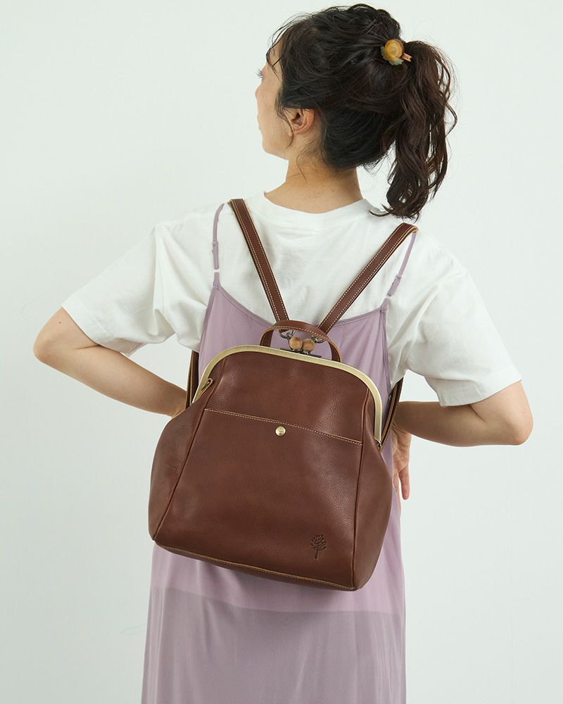 がま口バッグの色：モカグレー