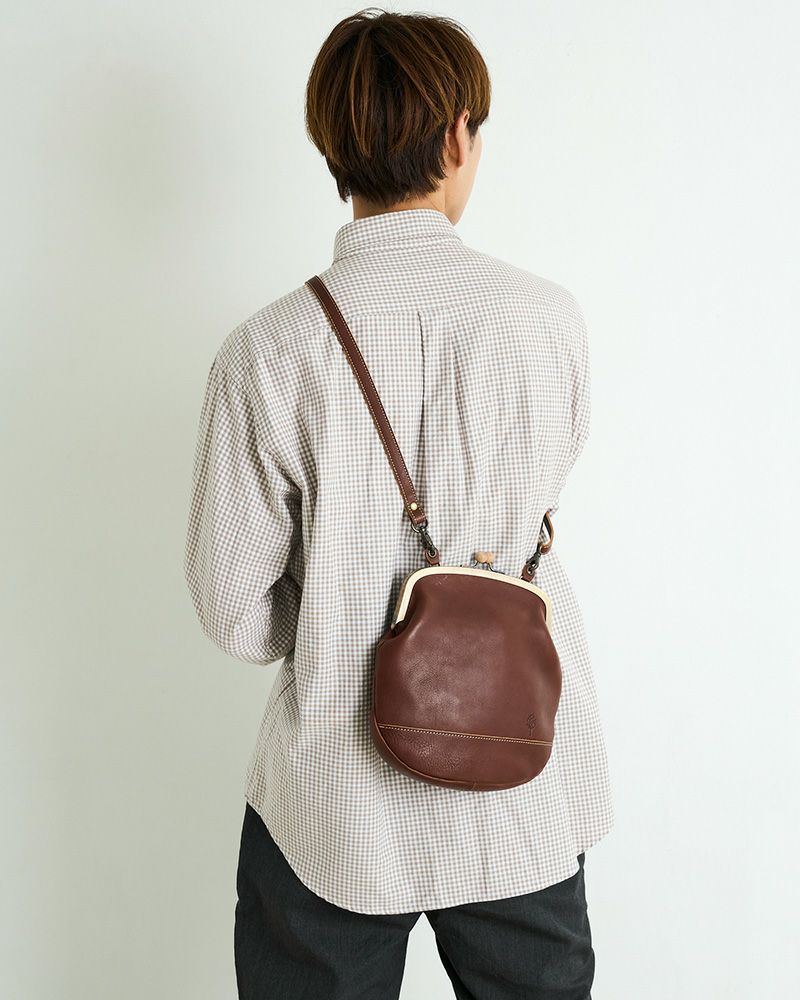 コーデのワンポイントに、本革がま口ポシェット／がま口ポシェットの色：ダークブラウン