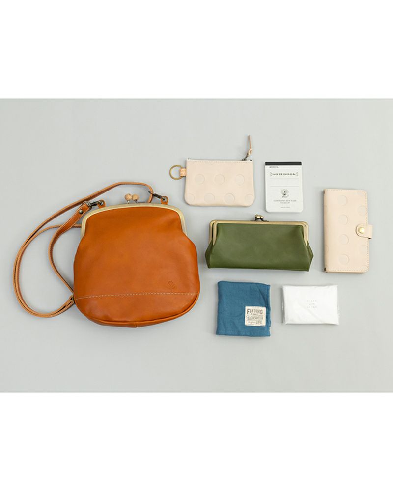 デイリーに使いたい、遊び心ある木玉がま口／がま口ポシェットの色：キャメル