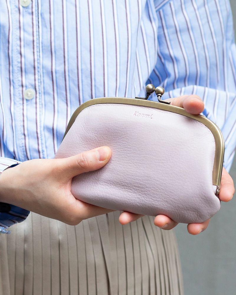 ちょうどいいサイズの長財布「フカフカ ロング親子がま口」がま口の色：ラベンダー