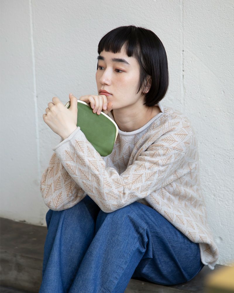 フカフカの触り心地がくせになる「フカフカ ロング親子がま口」がま口の色：リーフグリーン