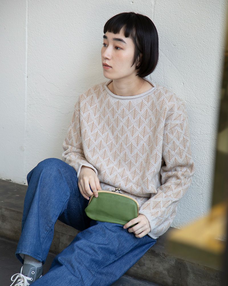 ちょうどいいサイズのレディース長財布「フカフカ ロング親子がま口」がま口の色：リーフグリーン