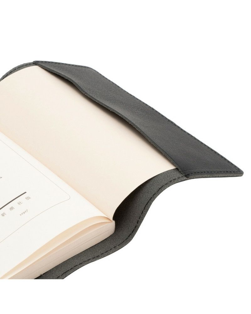 ブックカバーの色：クロ