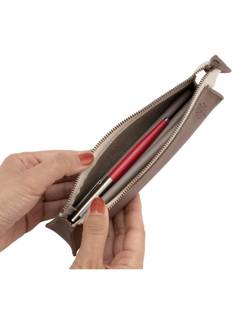 ペンケースの色：モカグレー