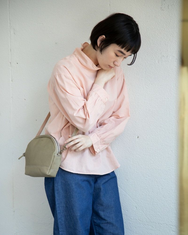 ポシェットの色：マウスグレー（※限定色）