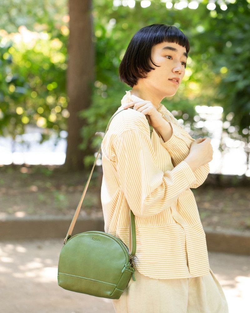 ポシェットの色：リーフグリーン