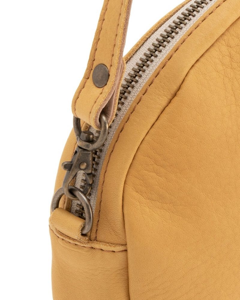 ポシェットの色：キャラメル