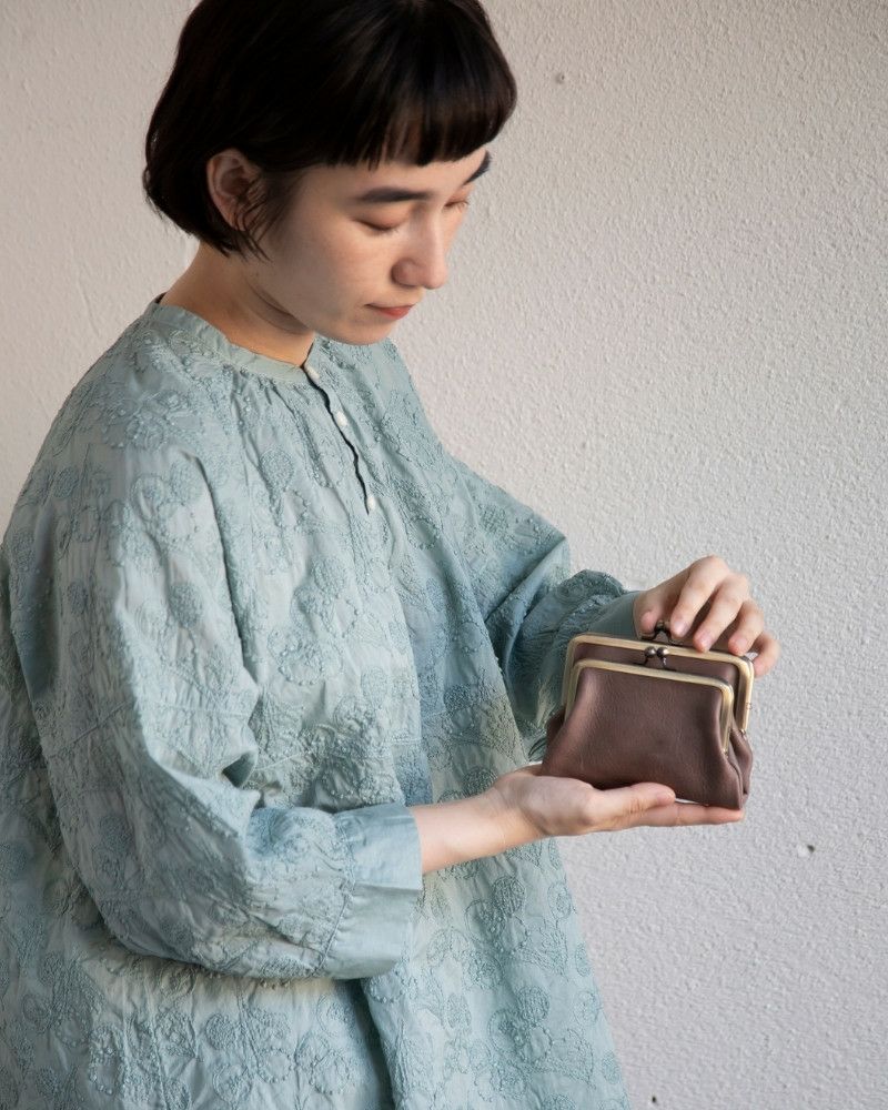 がま口の色：モカグレー