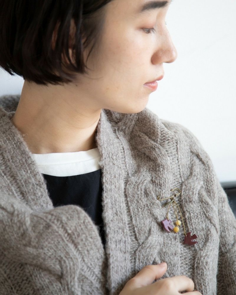 ブローチの色：スミレ