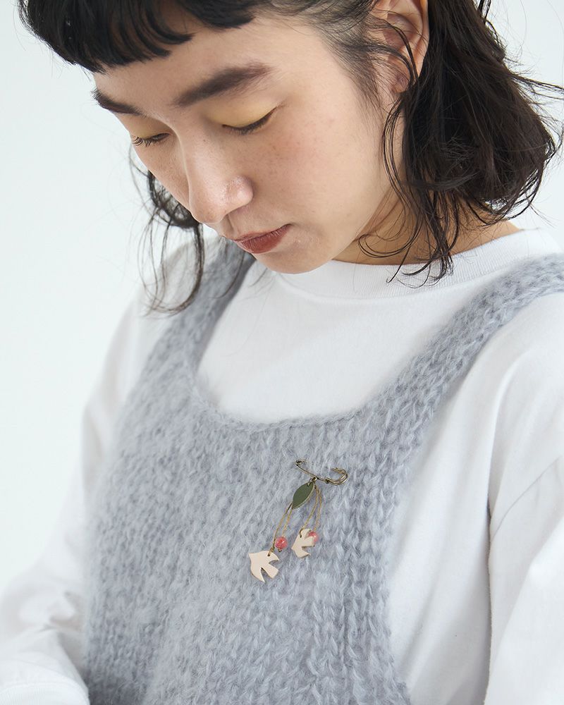 ブローチの色：バニラ