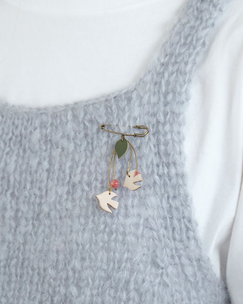 ブローチの色：バニラ