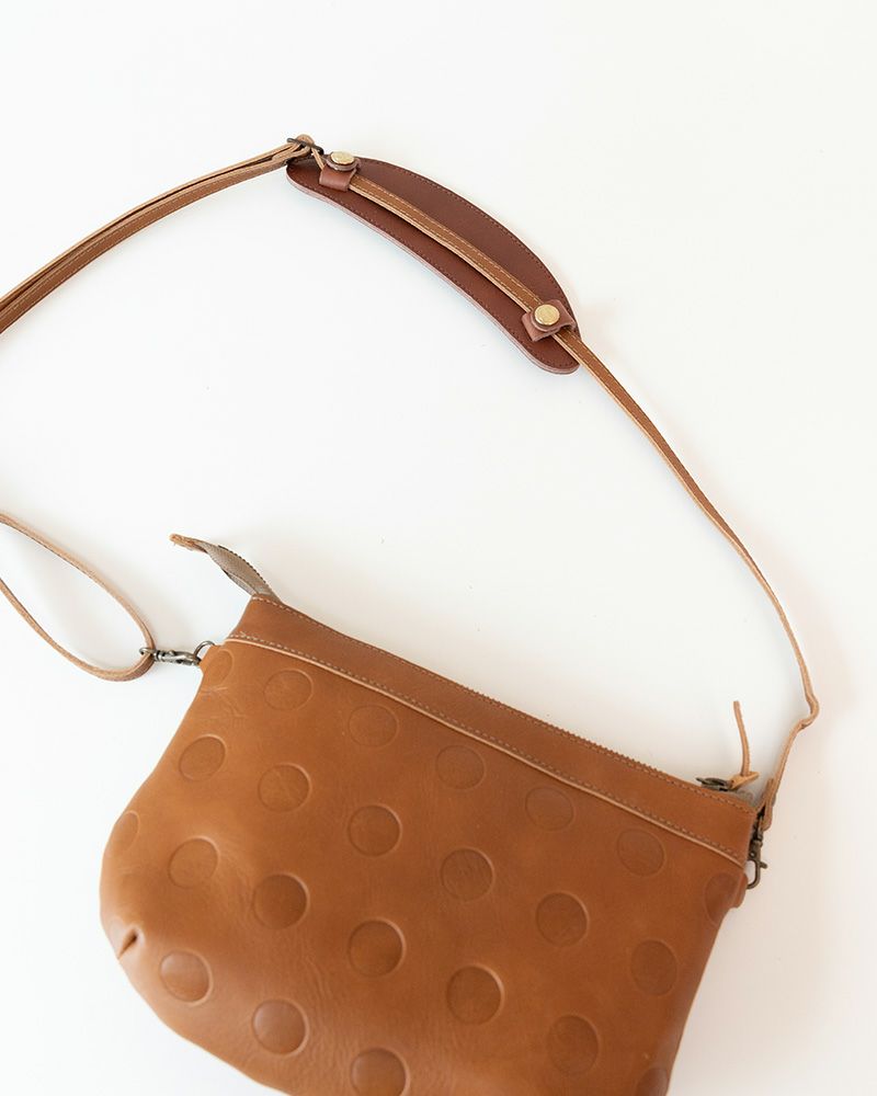 プラスオンアイテムの色：ダークブラウン