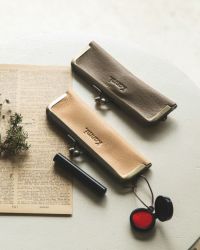 がま口印鑑ケースの色：上から　マウスグレー・ミルクティー