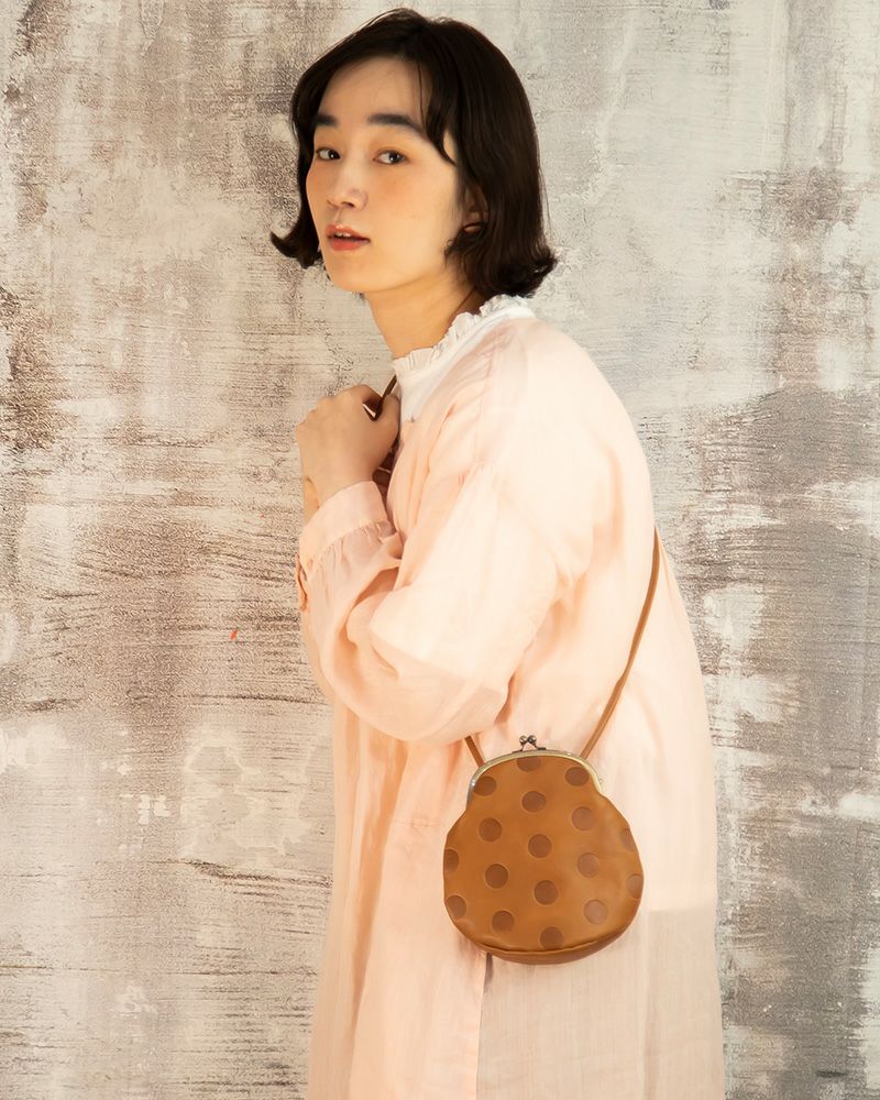 がま口ポシェットの色：アッシュ グレー