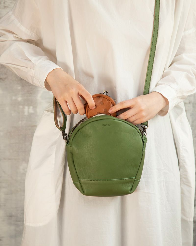 ポシェットの色：リーフグリーン
