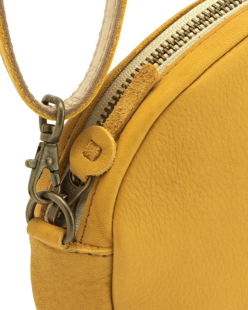 ポシェットの色：キャラメル